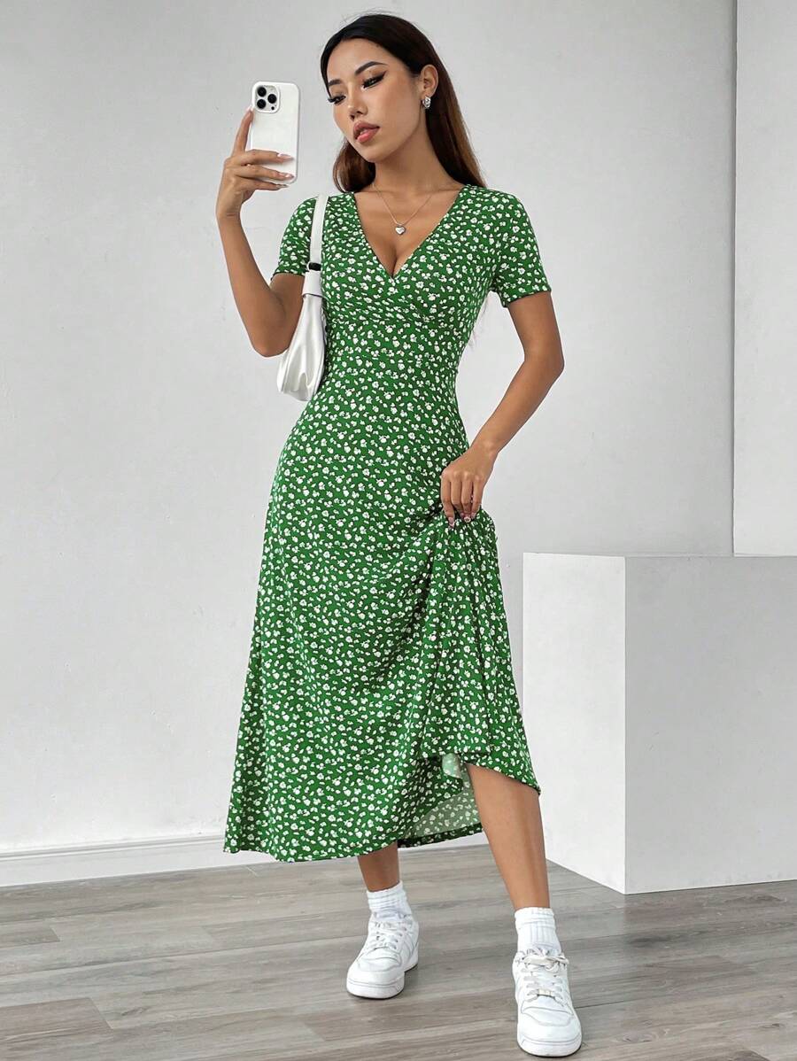 SHEIN PETITE Women Casual Ditsy Floral Waist Cinched Dress Maxi Women Outfit - Green - View 1