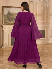 Modelyn Abito elegante midi con scollo a V e maniche spaccate, di colore viola per taglie forti - Viola rosso - Visualizzare 2