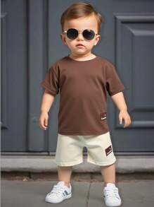 SHEIN 2 Pieces Baby Boy Unisex Newborn Neutral Set. It's A Set With A Brown Top And Apricot Shorts, Decorated With Letter Patches. Suitable For Summer, This Sportswear Is Perfect For Vacations, Parties, Outings, And As A Versatile Basic For School In Summer.Outfit Toddler Infant Outfits Unisex Summer. - Brown - View 8