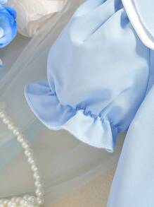 SHEIN 女婴泡泡袖双层彼得潘领 A 字裙。优质面料，A 字廓形。泡泡袖和双彼得潘领设计增添一丝俏皮和可爱。无论是日常穿着还是特殊场合，这款连衣裙都会让您的宝宝成为众人瞩目的焦点，是宝宝衣柜中必备的时尚单品。 - 藍色 - 查看 3