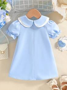 SHEIN 女婴泡泡袖双层彼得潘领 A 字裙。优质面料，A 字廓形。泡泡袖和双彼得潘领设计增添一丝俏皮和可爱。无论是日常穿着还是特殊场合，这款连衣裙都会让您的宝宝成为众人瞩目的焦点，是宝宝衣柜中必备的时尚单品。 - 藍色 - 查看 2