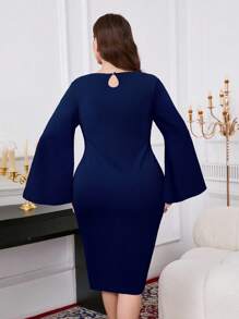 SHEIN Clasi 大码优雅派对珍珠装饰斗篷袖修身连衣裙 - 藏蓝色 - 查看 2