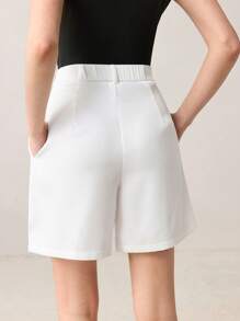 BizChic Women's Autumn Pleated Waist Slant Pocket Design Shorts, Urban Commute Minimalist Elegant Fashionable Teacher/Business Casual, Office Wear