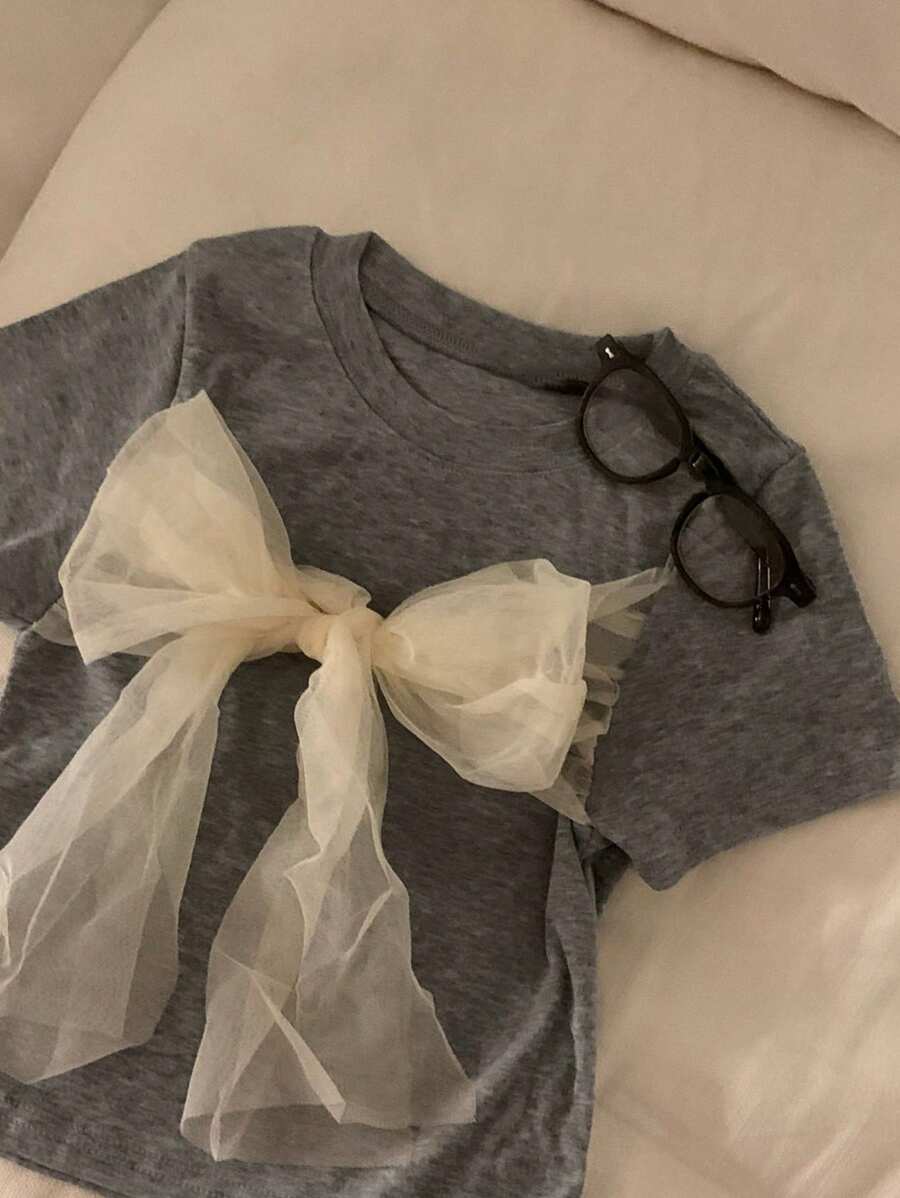 DAZY 女士圆领短袖T恤，网眼蝴蝶结设计，可爱上衣 - 灰色 - 查看 1