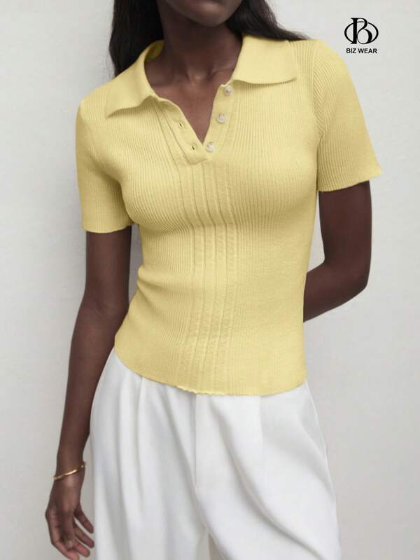 BizChic Nouveau top tricoté pour femmes 2025 été, col polo crème, fermeture éclair partielle, manches courtes. Casual chic pour les trajets quotidiens, élégant pour les vacances à la plage, convient aux invités de mariage, aux festivals de musique country, brunch, mode d'aéroport, style vintage des années 90, style de Stockholm, 4 juillet