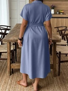 SHEIN Holidaya Vestido camisa informal de talla grande con manga corta y bolsillo para vacaciones