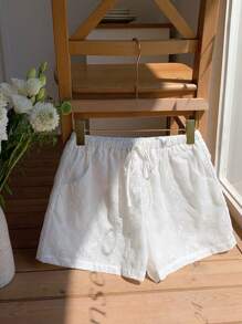 Comfortcana Pantalones cortos con cintura de cordón, bordados con un patrón quemado, tejidos en blanco para damas