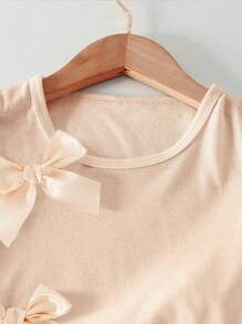 2 件套女童夏季服装 - 可爱幼儿蝴蝶结纯色 T 恤和浅色牛仔裤，休闲舒适 - 卡其色 - 查看 4