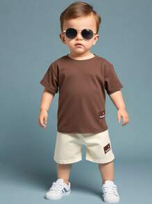 SHEIN 2 Pieces Baby Boy Unisex Newborn Neutral Set. It's A Set With A Brown Top And Apricot Shorts, Decorated With Letter Patches. Suitable For Summer, This Sportswear Is Perfect For Vacations, Parties, Outings, And As A Versatile Basic For School In Summer.Outfit Toddler Infant Outfits Unisex Summer. - Brown - View 7