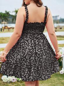 SHEIN Holidaya Vestido de tiras con estampado y volantes para talla grande para ropa de Año Nuevo - Negro - Ver 2