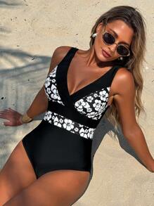Swim Lushoire Women's Summer Beach Holiday Printed V-Neck Backless Contrast Color One Piece Swimsuit - Black and White - View 2