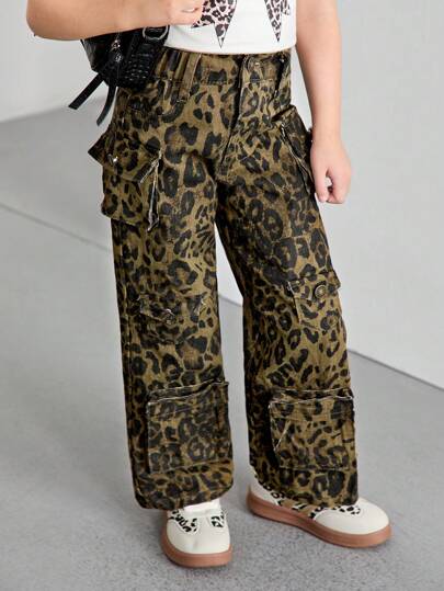 Denimly 年轻女孩复古豹纹都市街头休闲日常时尚全年必备多口袋宽腿牛仔裤，全松紧腰带和前纽扣闭合。前口袋和侧翻盖贴袋。