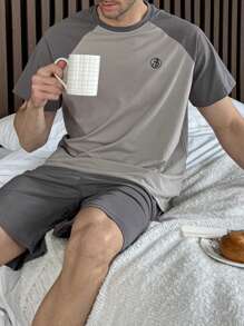 DAZY Bộ đồ ngủ vải mềm họa tiết chữ và đồ họa mùa hè màu tương phản cho nam - Nhiều màu - Xem 9