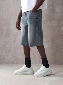 SUMWON 破洞牛仔短裤百慕大长度磨损下摆宽松版型夏季休闲街头风格节日都市时尚复古毛边短裤