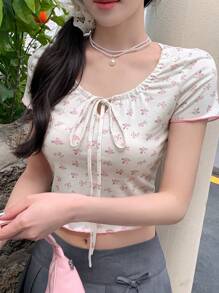 DAZY 女士短款修身镂空前系带短袖休闲 T 恤可爱上衣春夏花卉