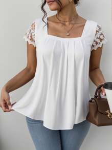 Maglietta casual estiva taglia comoda, colore uniforme, con inserti in pizzo e pieghe
