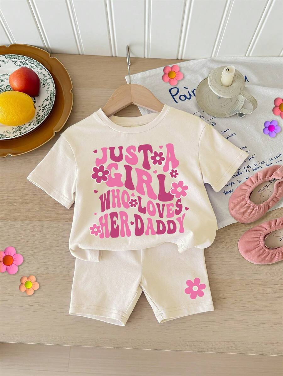 SHEIN 粉色“Just A Girl Who Loves Her Daddy♥”字母印花女婴休闲宽松短袖T恤和短裤两件套，适合夏季 - 杏色 - 查看 1