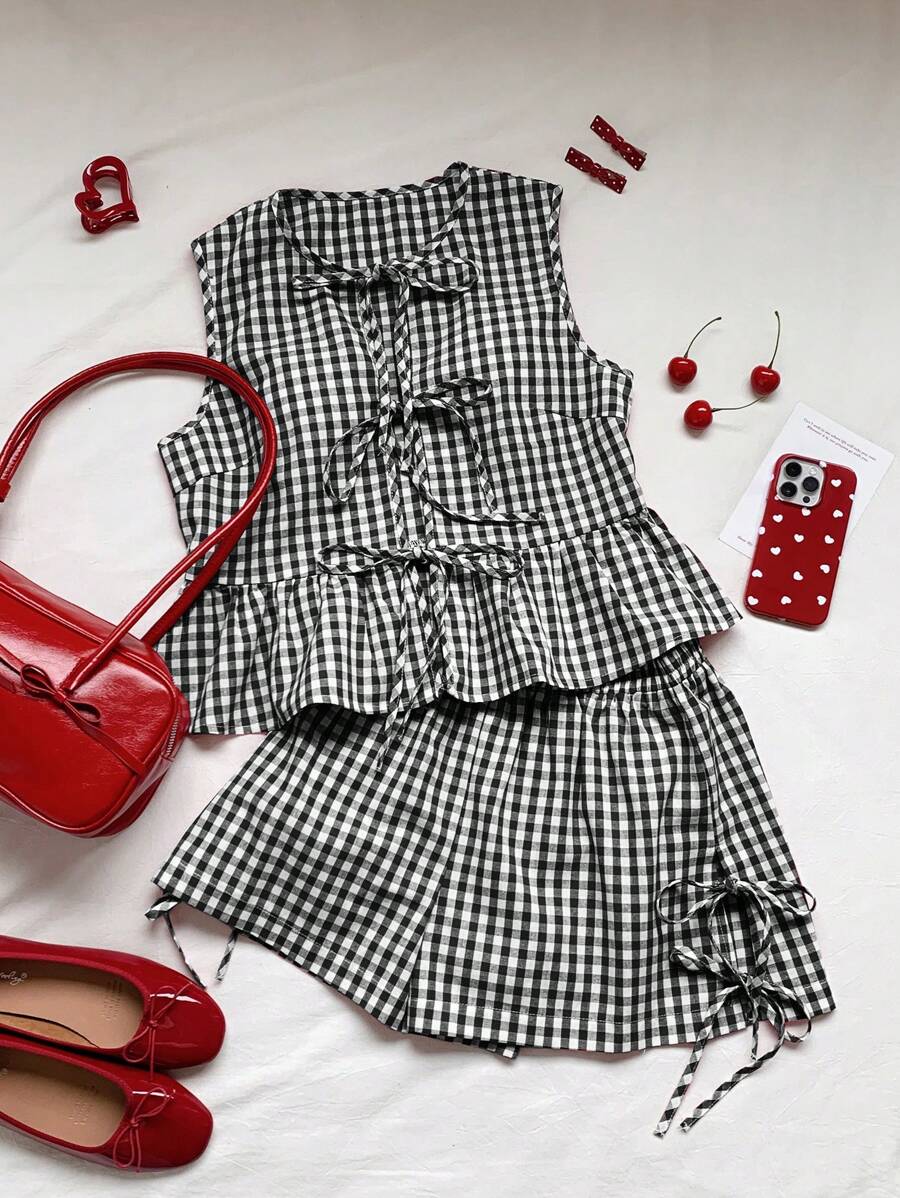 Comfortcana 2 件套女士格子前系带荷叶边下摆无袖衬衫和短裤套装 - 黑與白 - 查看 1