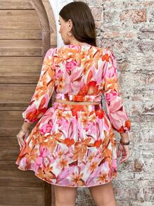 SHEIN Clasi Damen Kleid in Große Größen mit Blume Muster, V-Ausschnitt und 3/4 Ärmeln, geeignet für den Alltag und den Urlaub - Verschiedenfarbig - Übersicht 2