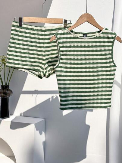 Comfortcana 2 件套绿白条纹无袖背心和短裤，休闲夏季服装