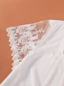 Maglietta casual estiva taglia comoda, colore uniforme, con inserti in pizzo e pieghe