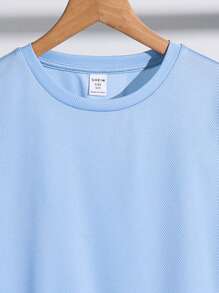 SHEIN 2pcs Tween Boy Athletic Rib Fabric Vertical Striped Pattern Sports Short Sleeve T-Shirt And Shorts Set