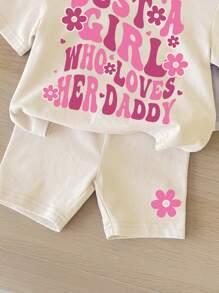 SHEIN 粉色“Just A Girl Who Loves Her Daddy♥”字母印花女婴休闲宽松短袖T恤和短裤两件套，适合夏季 - 杏色 - 查看 4