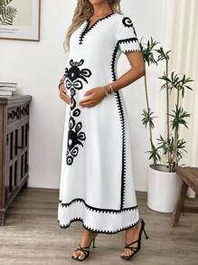 SHEIN 花卉印花 V 领短袖休闲连衣裙，孕妇装