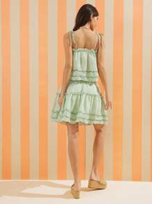 WESTFADE 西部牛仔女郎夏季海滩度假两件套 编织和扇形孔眼 可爱蝴蝶结肩带荷叶边吊带上衣和高腰褶饰荷叶边腰部宽松荷叶边分层迷你裙 - 綠色 - 查看 2