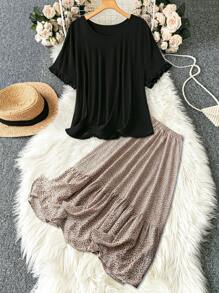 SHEIN CURVE+ Plus Size Solid Color Short Sleeve Top & Ditsy Floral Skirt 2 Pieces Set - Multicolor - View 1