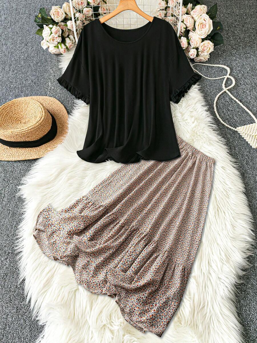 SHEIN CURVE+ Plus Size Solid Color Short Sleeve Top & Ditsy Floral Skirt 2 Pieces Set - Multicolor - View 1