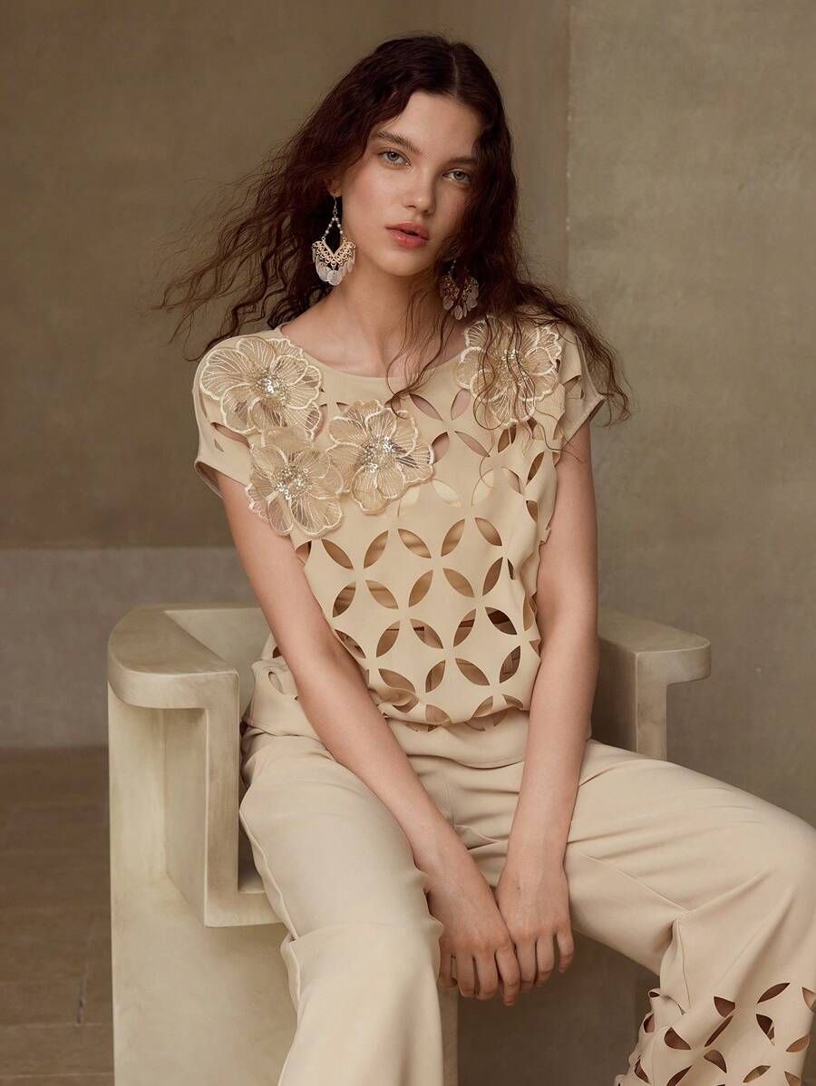 PREMIUM ÁO BLOUSE THÊU HOA MÙA HÈ SANG TRỌNG - Màu be - Xem 2