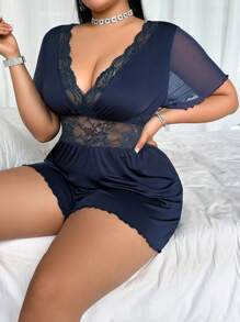 Pijama Macacão Plus Size com Contraste de Renda e Tela