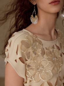 PREMIUM ÁO BLOUSE THÊU HOA MÙA HÈ SANG TRỌNG - Màu be - Xem 1