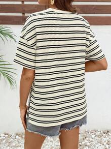 SHEIN Maglietta estiva da maternità con scollo rotondo, maniche corte, orlo spaccato e stampa a righe a contrasto - Cachi - Visualizzare 2
