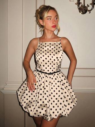 Glamine Robe mini vintage élégante et luxueuse pour femmes, style Hepburn, satin rétro à pois, col carré petit, bretelle, ourlet de bourgeon de fleur, fermeture éclair à la taille. Robe élégante d'été pour les sorties des femmes