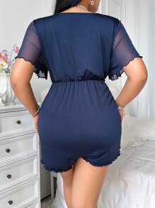 Pijama Macacão Plus Size com Contraste de Renda e Tela