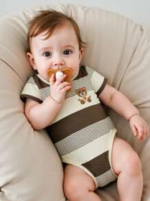 1 pieza Pelele de manga corta y cuello redondo para bebé niño con bordado de oso a rayas, con parche a presión en la entrepierna, cómodo y versátil para uso diario casual, nueva colección de verano - Marrón - Ver 3