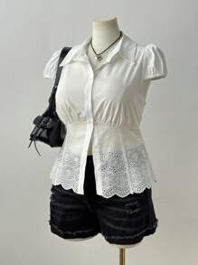 Flirla Camisa de manga corta con bordado, bajo deshilachado y parches, talla grande - Blanco - Ver 5
