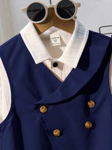 SHEIN Bộ 2 món trang phục lịch lãm và thoải mái dành cho bé trai, bao gồm áo vest màu be và quần lửng màu xanh navy, thích hợp cho mùa xuân/hè, mặc hàng ngày, đi chơi, đến trường, họp mặt, lễ hội, biểu diễn và chụp ảnh. - Màu xanh hải quân - Xem 5