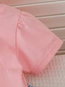 SHEIN Playful Pals 女婴夏季时尚 3D 蝴蝶结上衣短袖和裤子套装 - 粉色 - 查看 4