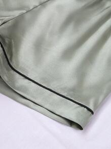 SHEIN Conjunto de pijama de pantalón corto y blusa de satén de unicolor para mujer, ropa de casa de verano, vacaciones