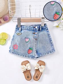 SHEIN Babymeisje 2025 Nieuwe schattige fruit- en bloemenprint blauwe denim skort Kid Girls Lente en zomer casual vakantie Country Boho-kleding, strandoutfits voor kidmeisjes, western streetwear voor meisjes, springbreak-outfits, vakantie-outfits voor meisjes kort