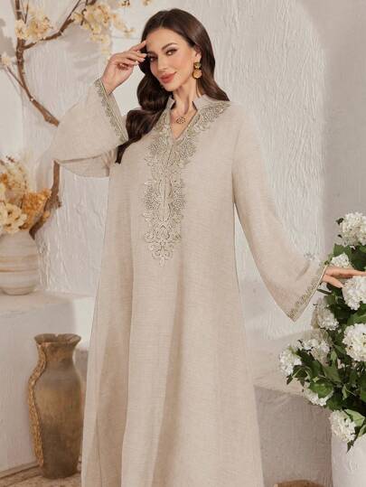 Al Najma Elegant klänning med broderad krage och utsvängda ärmar, modest