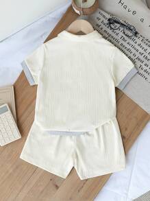 SHEIN Streecool Kids 2件套幼儿男童纹理面料撞色开衫衬衫和短裤套装 - 彩色 - 查看 3