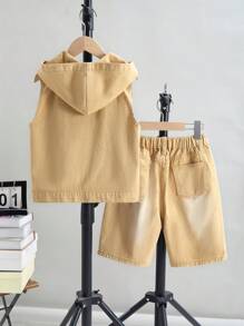 SHEIN Conjunto casual de 2 piezas para niño preadolescente con chaleco de jean con capucha y bolsillo de una de botones, y shorts de jean