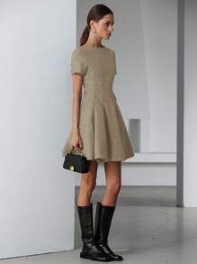 Aveloria Modichic Einfarbiges, simples Minikleid mit Off-Shoulder-Design, Collegemode A-Linien-Silhouette, vielseitig