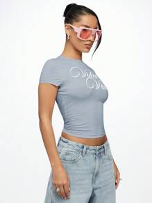 SUMWON WOMEN Video Vixen Baby Tee 短款上衣 修身 Y2K 美学修身短袖街头服饰夏季节日都市时尚宣言 T 恤 - 霧霾藍 - 查看 3