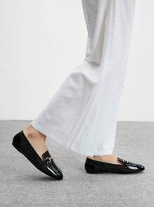 CUCCOO BIZCHIC 女士时尚黑色漆皮乐福鞋，带金属扣装饰，圆头，舒适百搭，适合通勤、约会、聚会、购物、度假等场合 - 黑色 - 查看 4