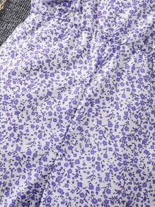 SHEIN بدلة رسمية سبور مربع الياقة مع أكمام قصيرة وطبعات زهرية رقيقة، لفتاة صغيرة - الأرجواني - مشاهدة 3